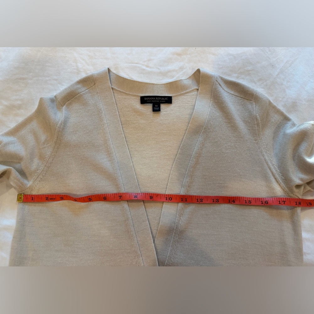Banana Republic Cardigan in 100% Merino Wool - Picture 6 of 8